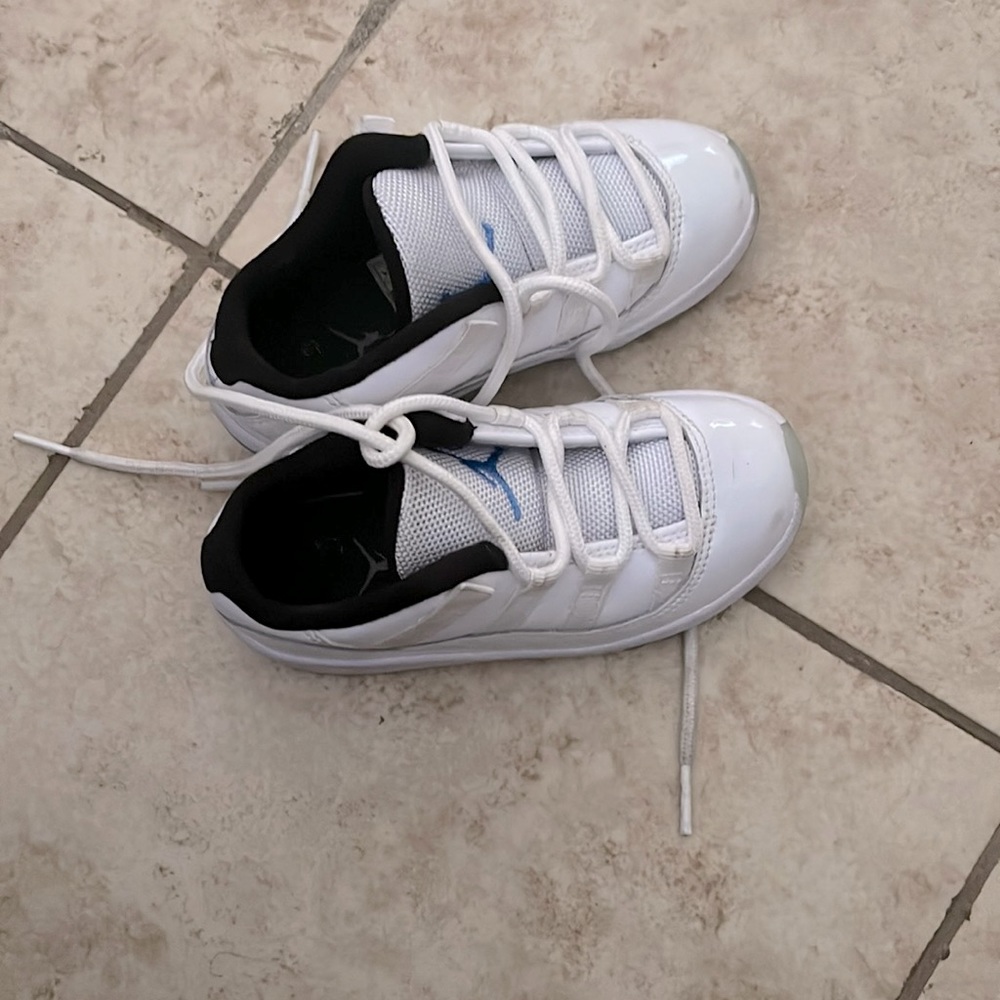 SOLD 🛑Jordan 11 Retro Legends🛑 SOLD